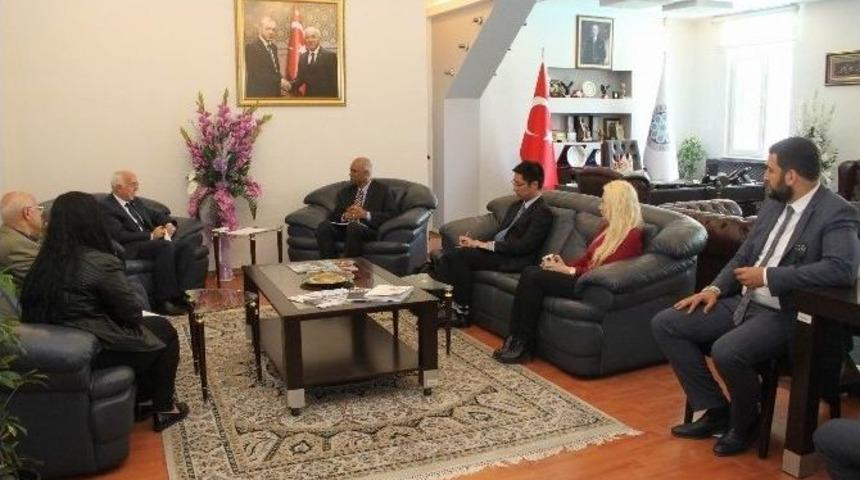 Başkan Hi&ccedil;yılmaz, Singapur B&uuml;y&uuml;kel&ccedil;isi&rsquo;ni Konuk Etti