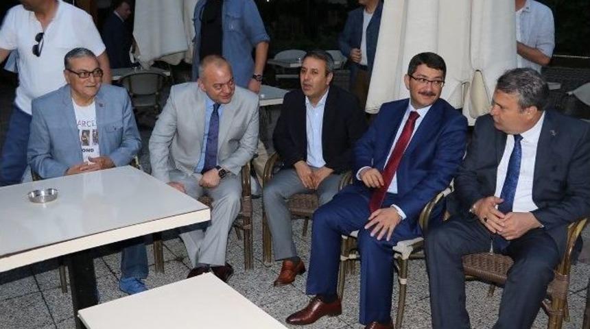 Meclis &Uuml;yeleri İftar Yemeğinde Buluştu