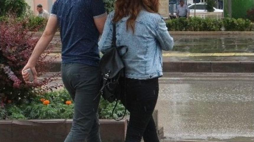 Elazığ&rsquo;da Yağmur Sevinci