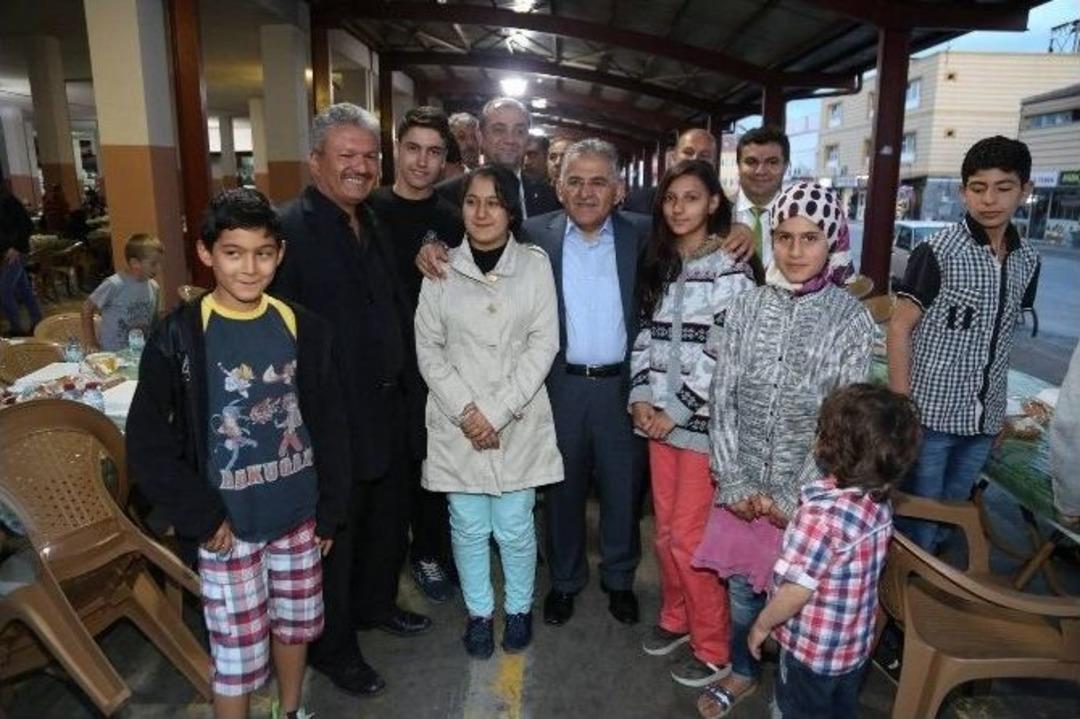 Başkan B&uuml;y&uuml;kkılı&ccedil; Osmanlı Mahalles Sakinleri İle İftar Yaptı