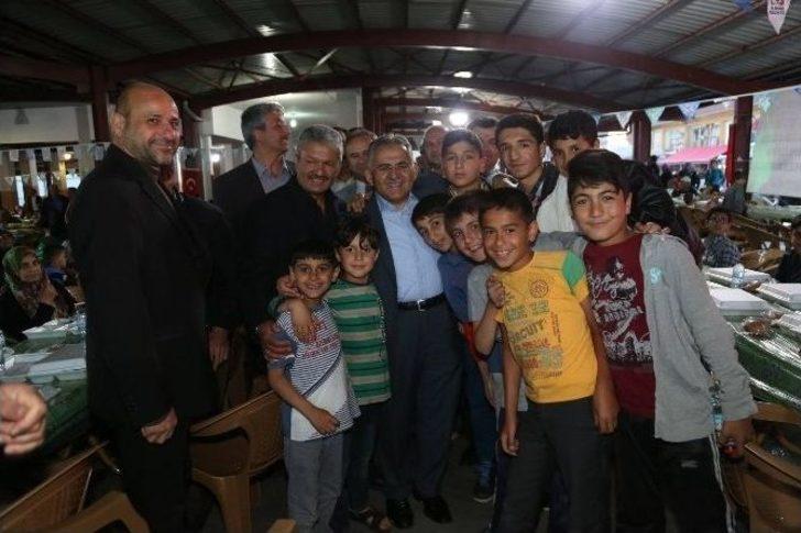 Başkan Büyükkılıç Osmanlı Mahalles Sakinleri İle İftar Yaptı G4