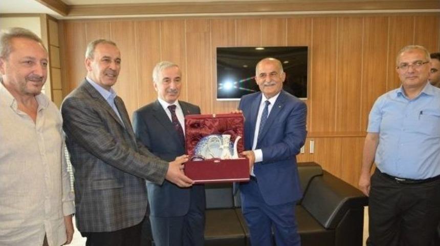 Vali Kam&ccedil;ı, Veda Ziyaretlerine Devam Ediyor