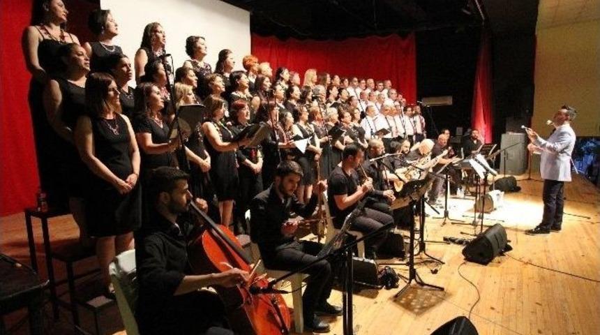 Gaziemirli Kursiyerlerden Halk M&uuml;ziği Ş&ouml;leni