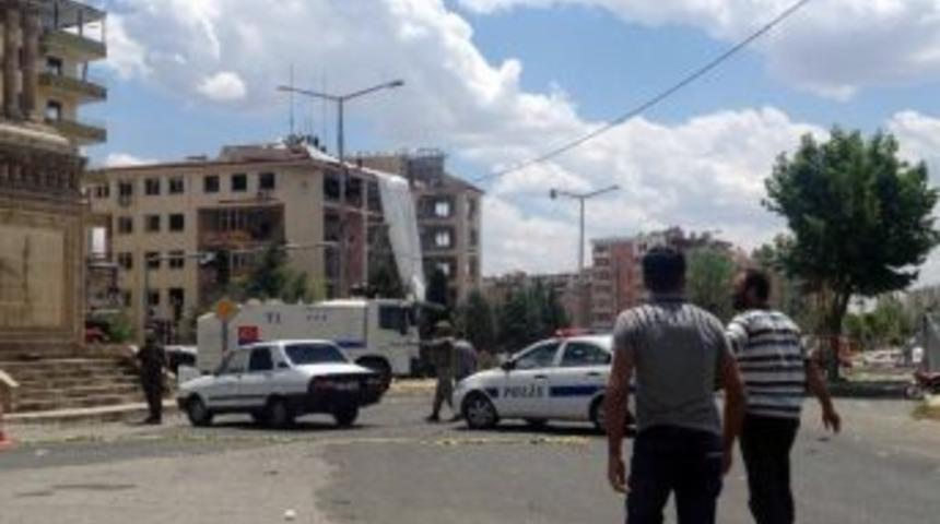 Midyat Emniyet M&uuml;d&uuml;rl&uuml;ğ&uuml;&rsquo;ne Saldırı: 1 Şehit, 1 &Ouml;l&uuml;, &Ccedil;ok Sayıda Yaralı Var