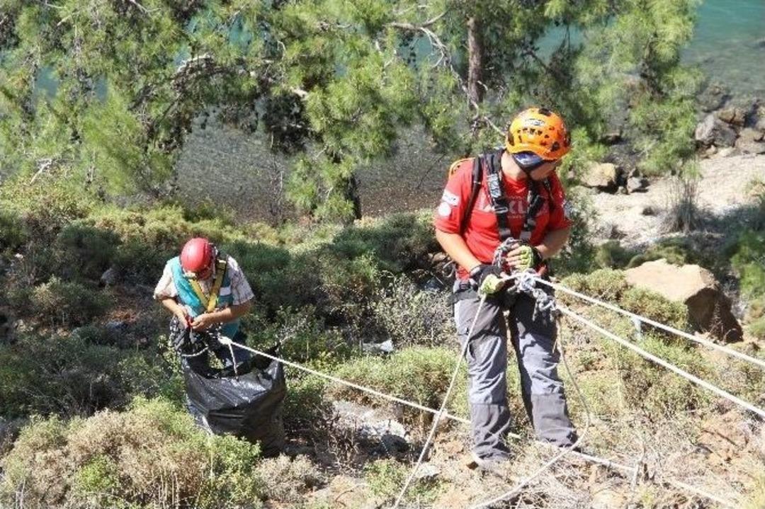Fethiye&rsquo;de H&uuml;k&uuml;ml&uuml;ler Ve Akut&rsquo;tan &Ccedil;evre Temizliği