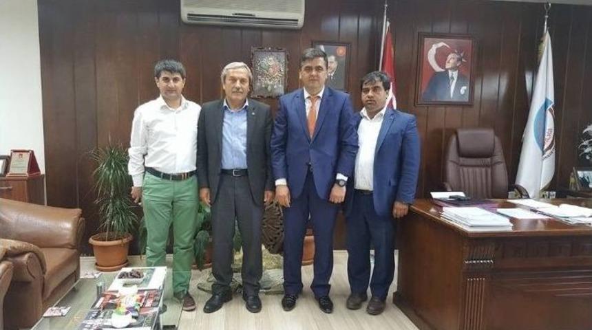 Başkan Yal&ccedil;ın, Umreden D&ouml;nen Başkan Şahin&rsquo;i Ziyaret Etti