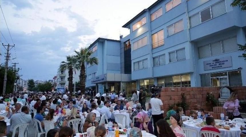 Başkan T&uuml;rel İftarını Esnafla A&ccedil;tı