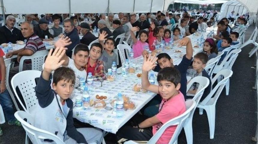 Yeşilyurt Belediyesi, Mahallelerde Meydan İftarı D&uuml;zenliyor