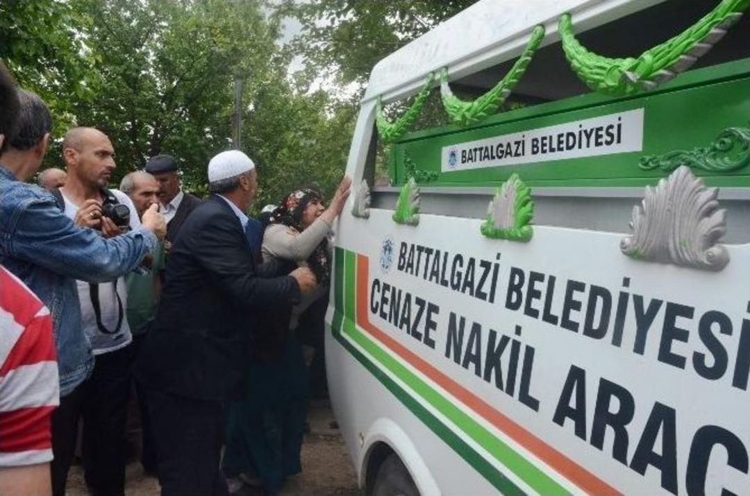 İstanbul&rsquo;daki Ter&ouml;r Saldırısında Hayatını Kaybeden Elif Tutuş İnce&rsquo;nin Cenazesi Baba Ocağına Getirildi