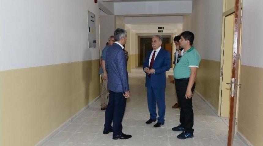 Vali B&uuml;y&uuml;k&rsquo;&uuml;n Adı Anadolu Lisesine Verildi