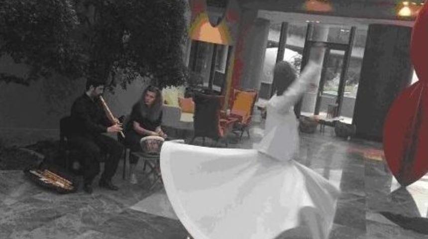 Misafirleri Otel Lobisinde Semazen Karşılıyor