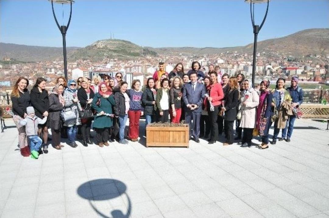 Boz&uuml;y&uuml;k&rsquo;te Seyir Terası Sahurda Da Hizmette
