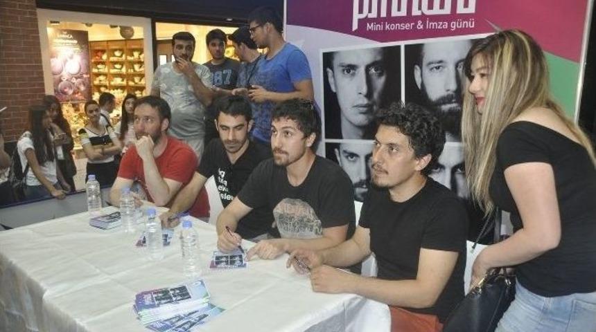 Pinhani, Forum Mersin’de Sevenleriyle Buluştu