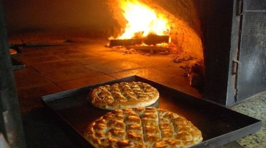 Ramazan &Ccedil;&ouml;reği Vitrinlerdeki Yerini Aldı