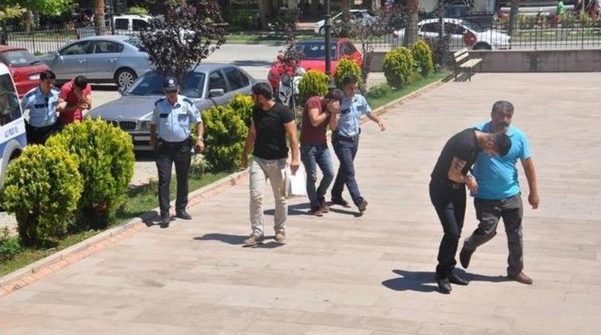 Antalya&rsquo;da Bir Ara&ccedil;ta Uyuşturucu Ele Ge&ccedil;irildi