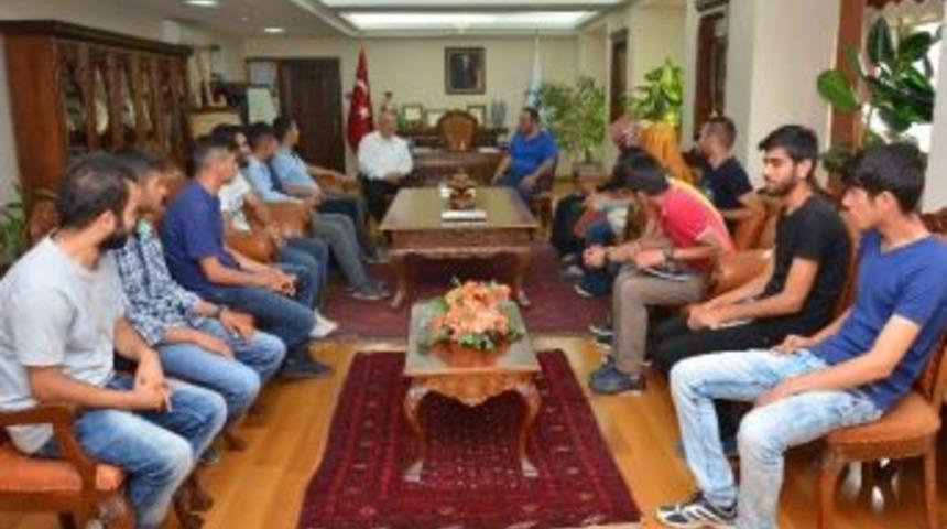 Kahta Gen&ccedil;lik Merkezi&rsquo;nden Rekt&ouml;r G&ouml;n&uuml;ll&uuml;&rsquo;ye Ziyaret