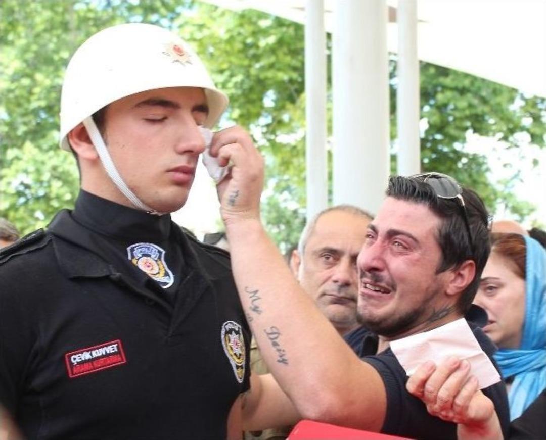 Şehit Polislerin Cenazesinde Duygu Dolu Anlar