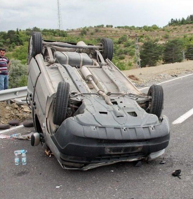 Elazığ’da Aynı İstikamette Giden İki Araç Çarpıştı: 6 Yaralı