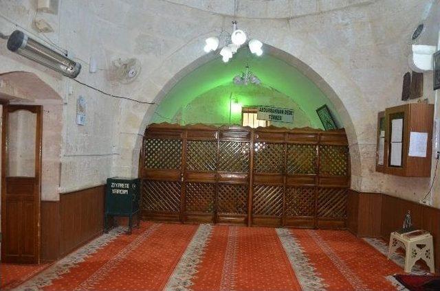 Abdurrahman Dede Cami Ve Türbesi Restore Ediliyor