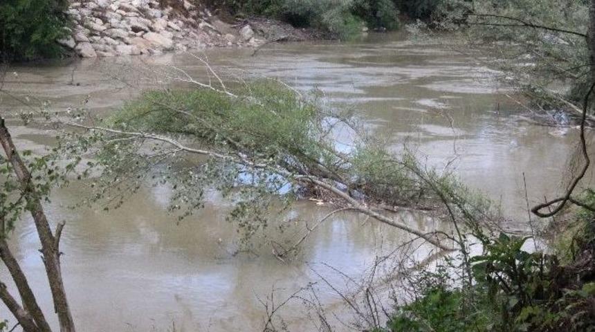 &Ouml;ld&uuml;r&uuml;ld&uuml;kten Sonra Mudurnu Deresine Atılan Kadının Cansız Bedeni Bulundu