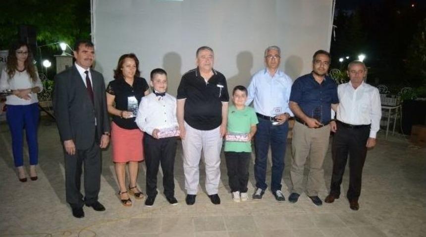 Başarılı &Ouml;ğrencilere &Ouml;d&uuml;lleri Verildi