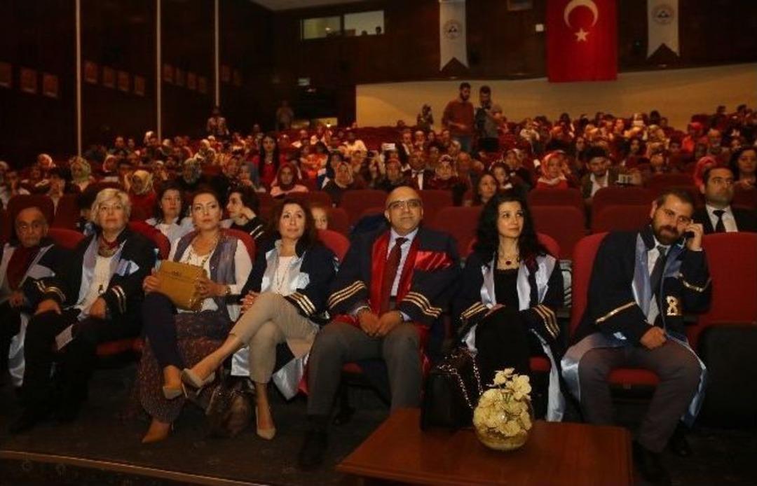 Er&uuml; G&uuml;zel Sanatlar Fak&uuml;ltesi 20. D&ouml;nem Mezunlarını Verdi