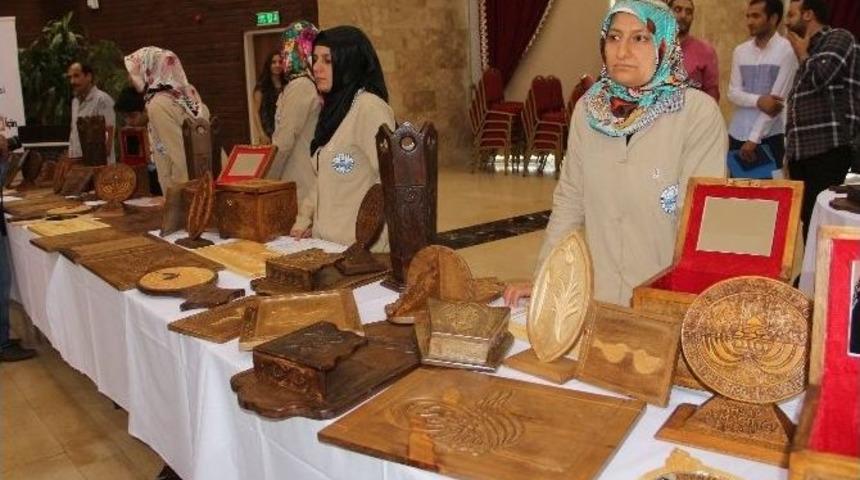 Kadınların El Emekleri Sergilendi
