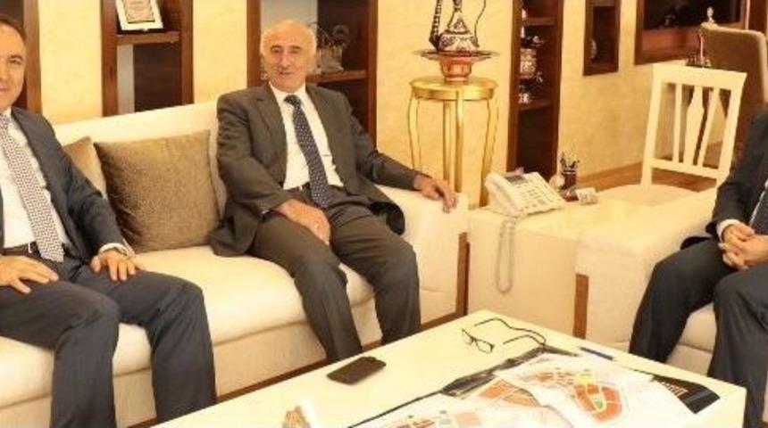 Vali Dr. Altıparmak Ve Vali Odabaş&rsquo;tan Başkan Sekmen&rsquo;e Veda Ziyareti