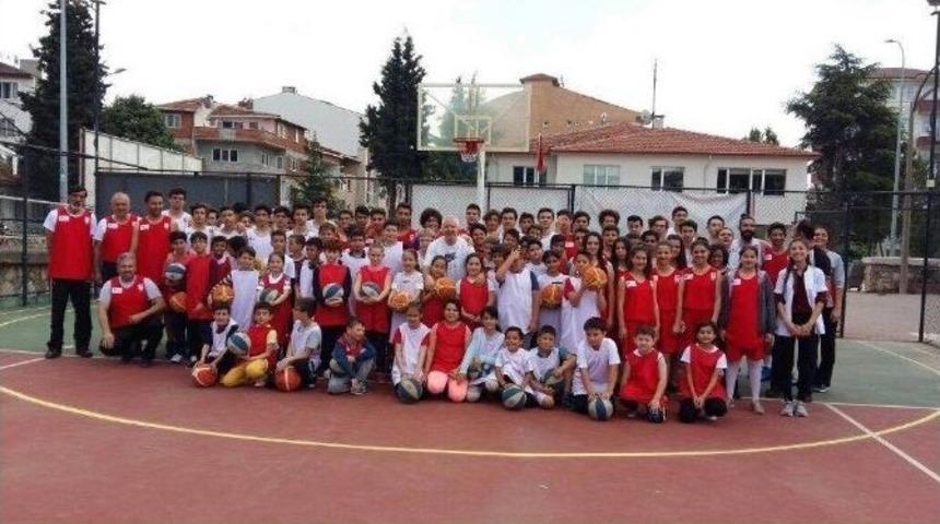 3x3 Basketbol Sokak Turnuvasında 285 Sporcu M&uuml;cadele Etti