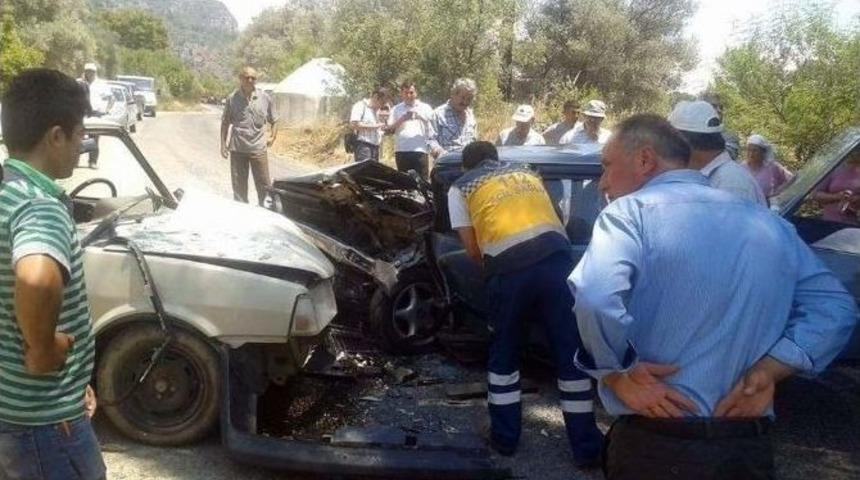Muğla&rsquo;da İki Otomobil Kafa Kafaya &Ccedil;arpıştı; 6 Yaralı