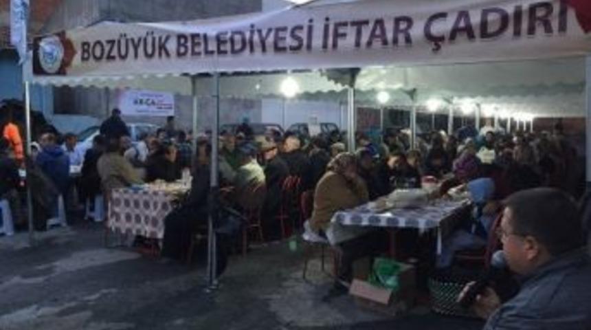 Boz&uuml;y&uuml;k Ticaret Ve Sanayi Odasından İftar Yemeği