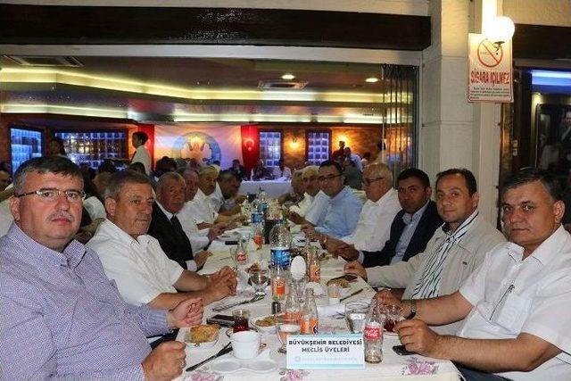 Büyükşehir Meclis Üyeleri İftarda Buluştu