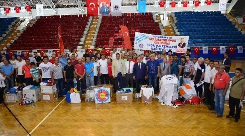 Mersin B&uuml;y&uuml;kşehir&rsquo;den Amat&ouml;r Spor Kul&uuml;plerine Malzeme Yardımı