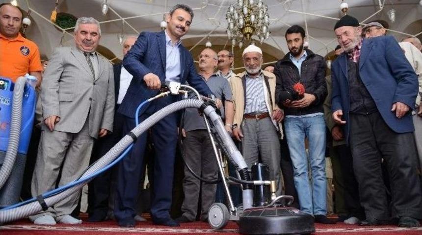&Ccedil;orum Belediyesi&rsquo;nden Cami Temizliği