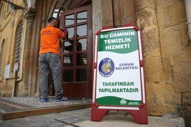 Çorum Belediyesi’nden Cami Temizliği