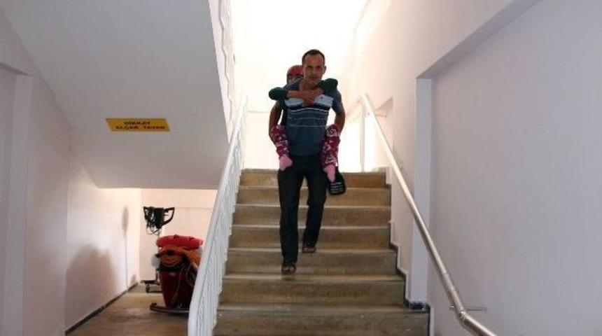 Hastanenin Bozuk Asans&ouml;r&uuml;, Hasta Ve Yakınlarının &Ccedil;ilesi Oldu