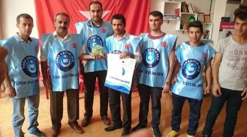 Almanya&rsquo;yı Protesto İ&ccedil;in B&uuml;y&uuml;kel&ccedil;iliğe Kına G&ouml;nderdiler