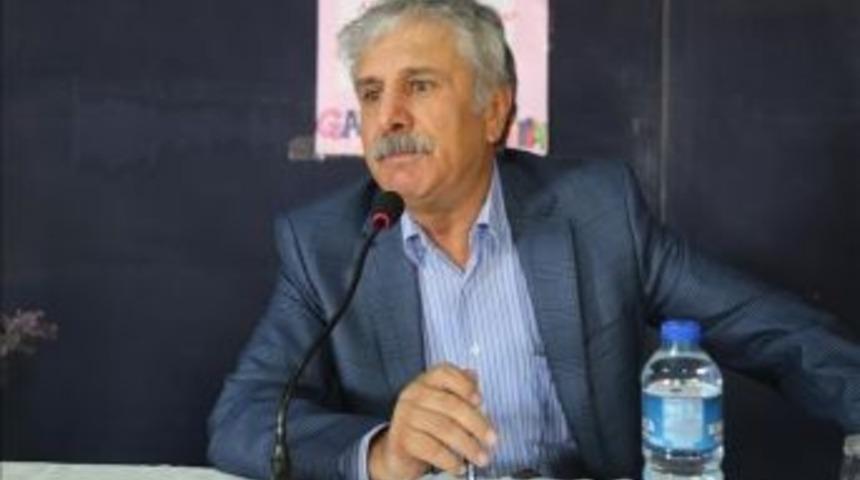 &Ccedil;elik, Gazetecilere Yapılan Saldırıyı Kınadı