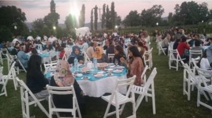 Bigadi&ccedil; T&uuml;rk Eğitim Sen &Uuml;yelerine İftar Yemeği D&uuml;zenledi