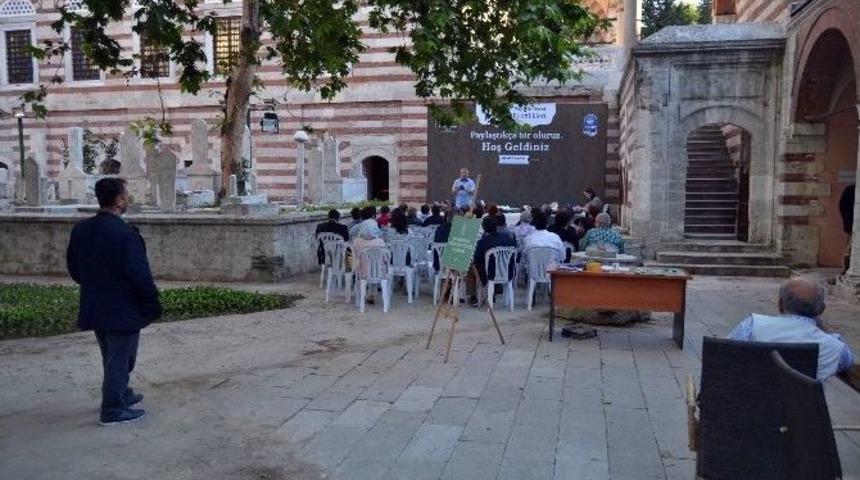 Zal Mahmut Paşa K&uuml;lliyesi&rsquo;nde Tematik Sahaflar &Ccedil;arşısı A&ccedil;ıldı