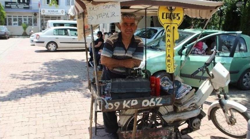 Bu Tezgah İki Mühendis Ve Bir Tekniker Yetiştirdi
