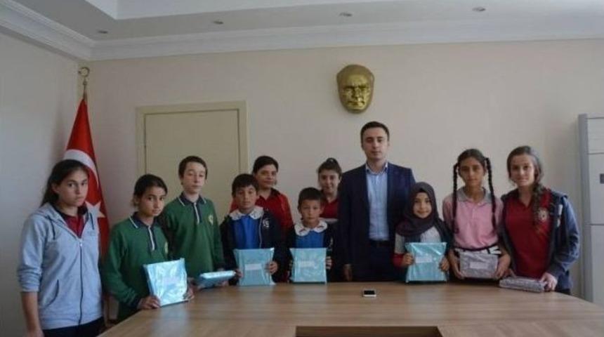Kaymakamdan Başarılı &Ouml;ğrencilere Tablet