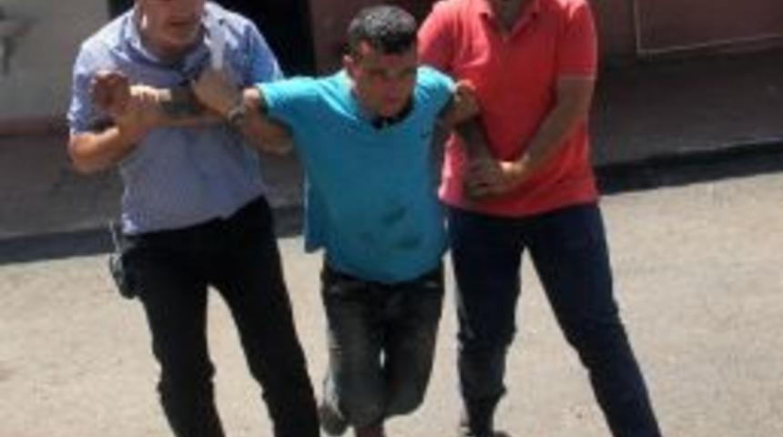 Su&ccedil;&uuml;st&uuml; Yakalanan Hırsız Gazetecilere Saldırdı