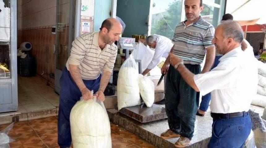 Taze Peynir Kilosu 12 Liradan Alıcı Bekliyor