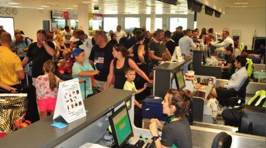 Gazipaşa-alanya Havalimanında Yolcu Sayısı 61 Bin Kişi D&uuml;şt&uuml;