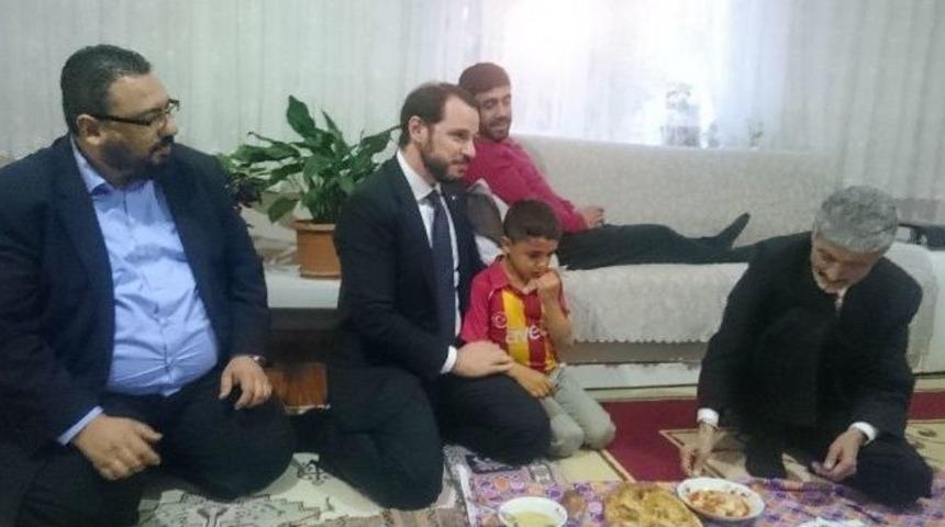 Bakan Berat Albayrak, Orucunu Sincanlı Ailelerle A&ccedil;tı