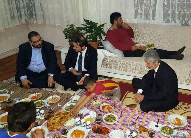 Bakan Berat Albayrak, Orucunu Sincanlı Ailelerle Açtı