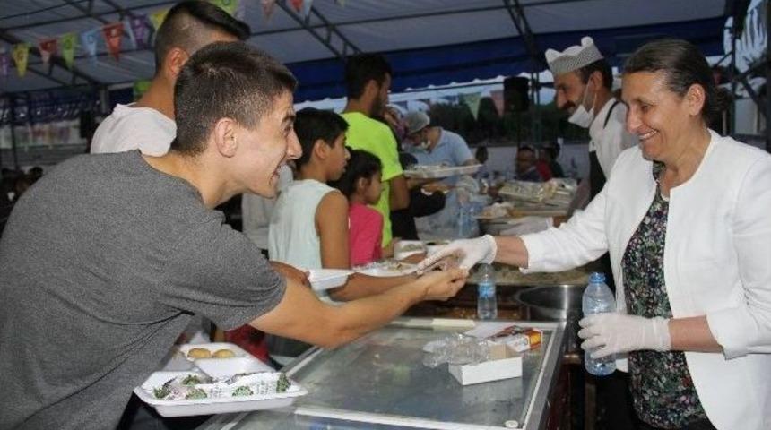 Bağlar Belediye Başkanları Vatandaşlarla İftarda Buluştu