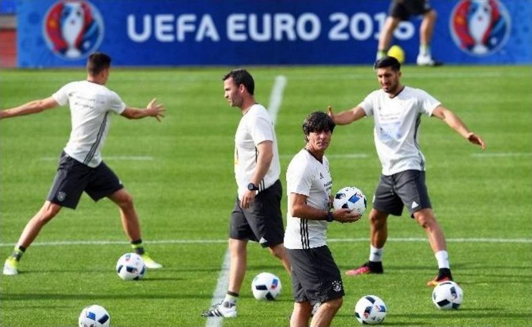 Avrupa&rsquo;da Futbol Heyecanı Başlıyor