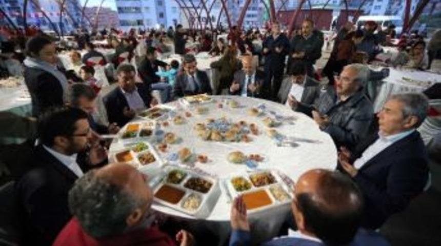 Mahalle İftarlarının İlk Durağı &rsquo;susuz&rsquo;
